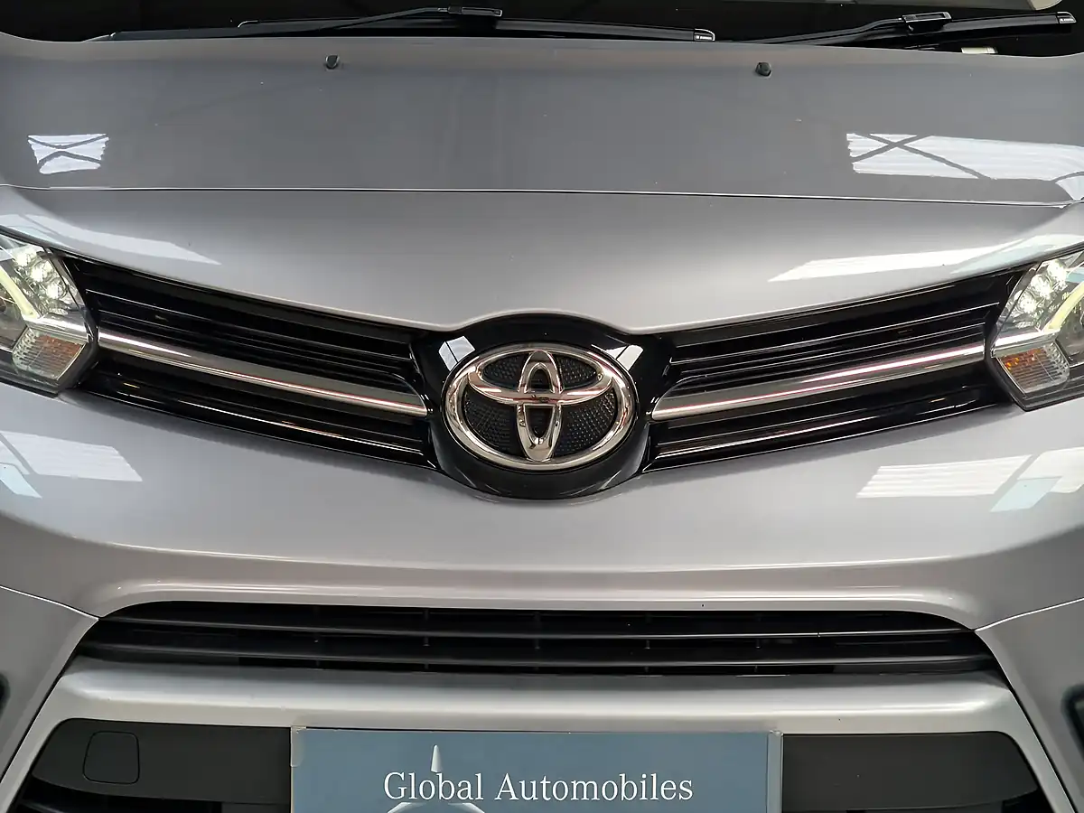 Used 2019 Toyota Proace Verso Vip Long Gris Artense Metallic - Interior and Exterior details 7