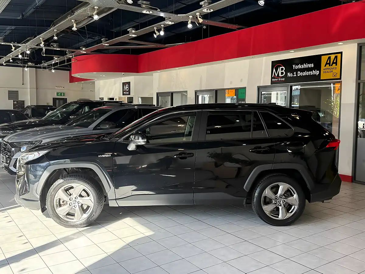 Used 2019 Toyota RAV4 Design Black - Interior and Exterior details 6