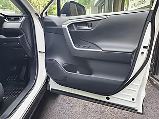 Used 2019 Toyota Rav4 Design White - Interior and Exterior details 10