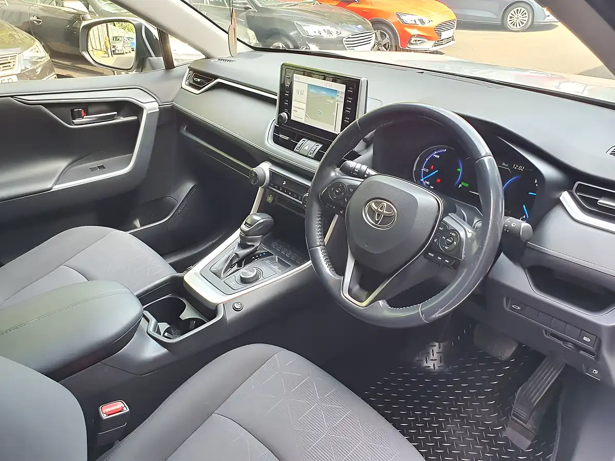 Used 2019 Toyota Rav4 Design White - Interior and Exterior details 11
