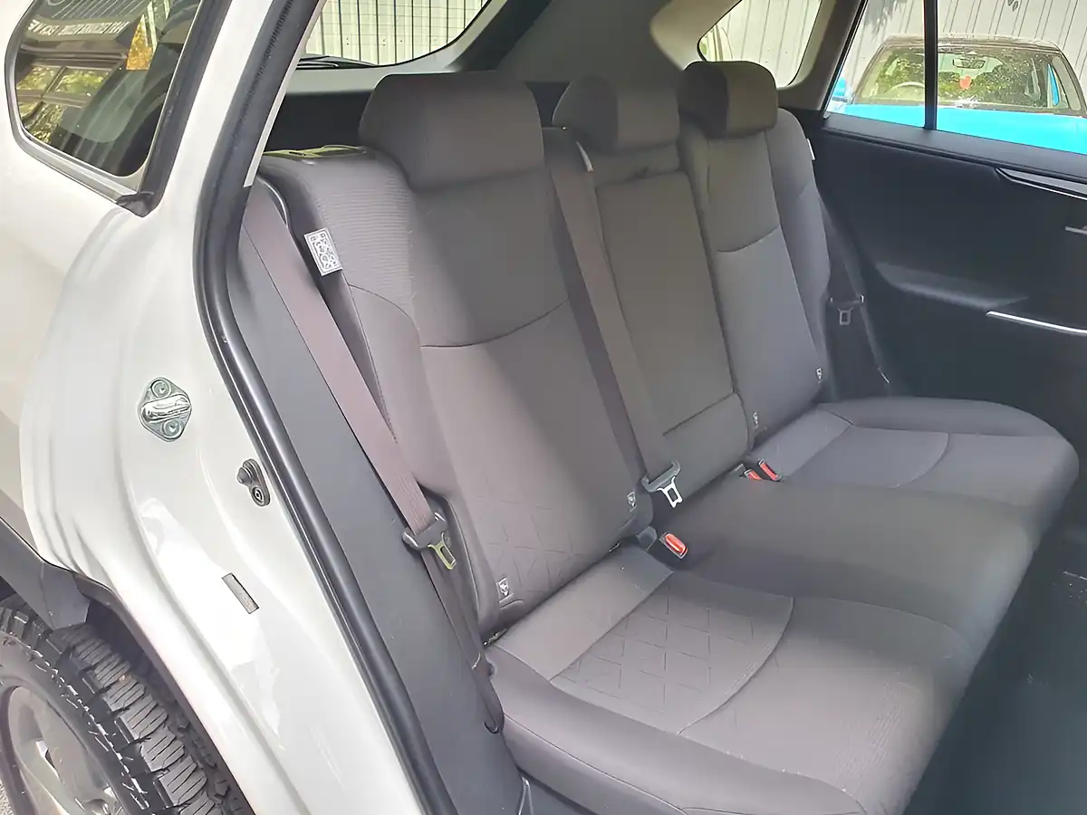Used 2019 Toyota Rav4 Design White - Interior and Exterior details 12
