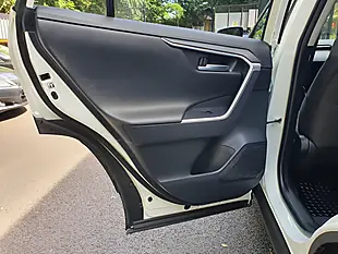 Used 2019 Toyota Rav4 Design White - Interior and Exterior details 13