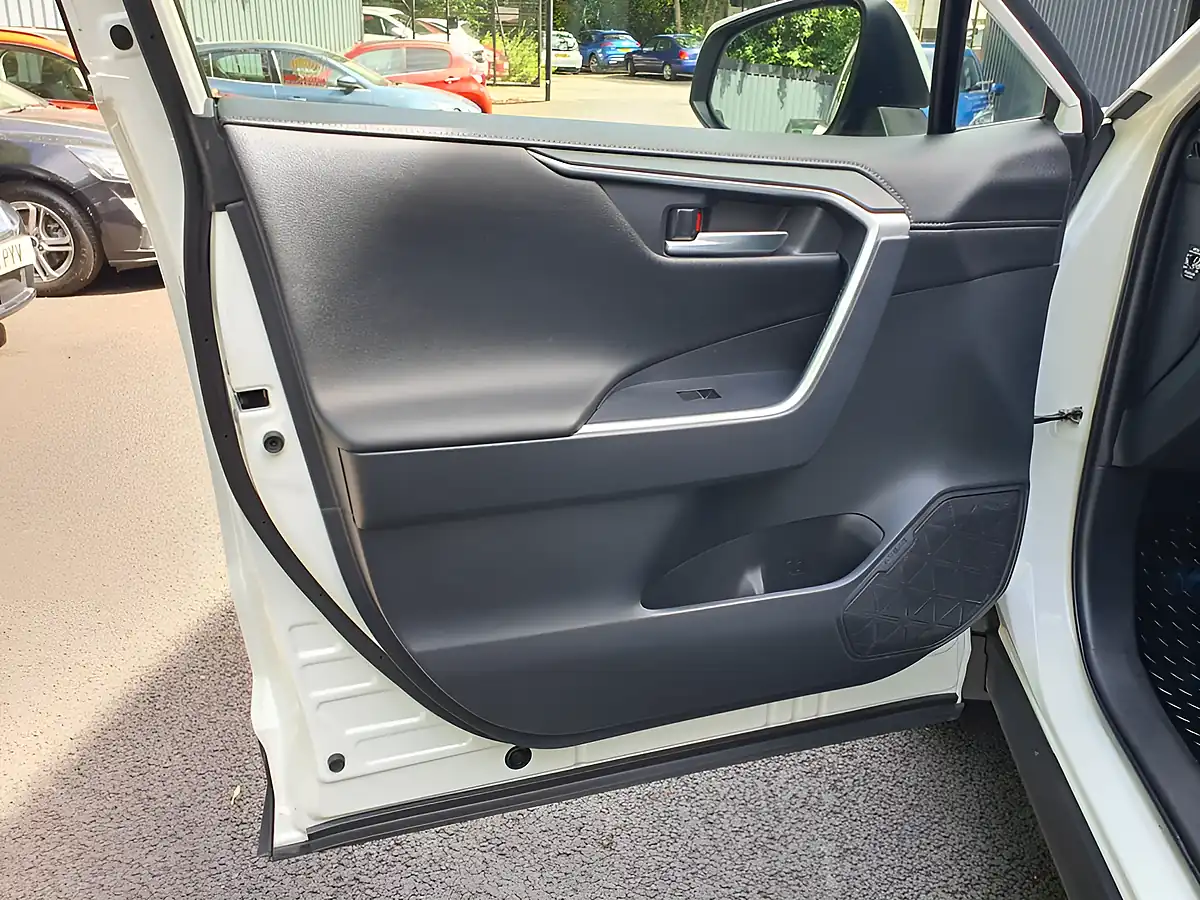 Used 2019 Toyota Rav4 Design White - Interior and Exterior details 14