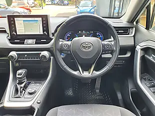 Used 2019 Toyota Rav4 Design White - Interior and Exterior details 15