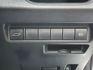 Used 2019 Toyota Rav4 Design White - Interior and Exterior details 16