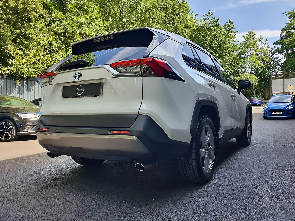 Used 2019 Toyota Rav4 Design White - Interior and Exterior details 3