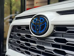 Used 2019 Toyota Rav4 Design White - Interior and Exterior details 6