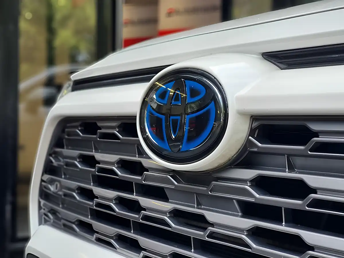 Used 2019 Toyota Rav4 Design White - Interior and Exterior details 6