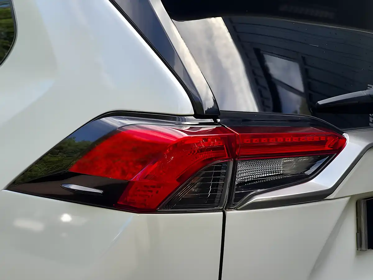 Used 2019 Toyota Rav4 Design White - Interior and Exterior details 8