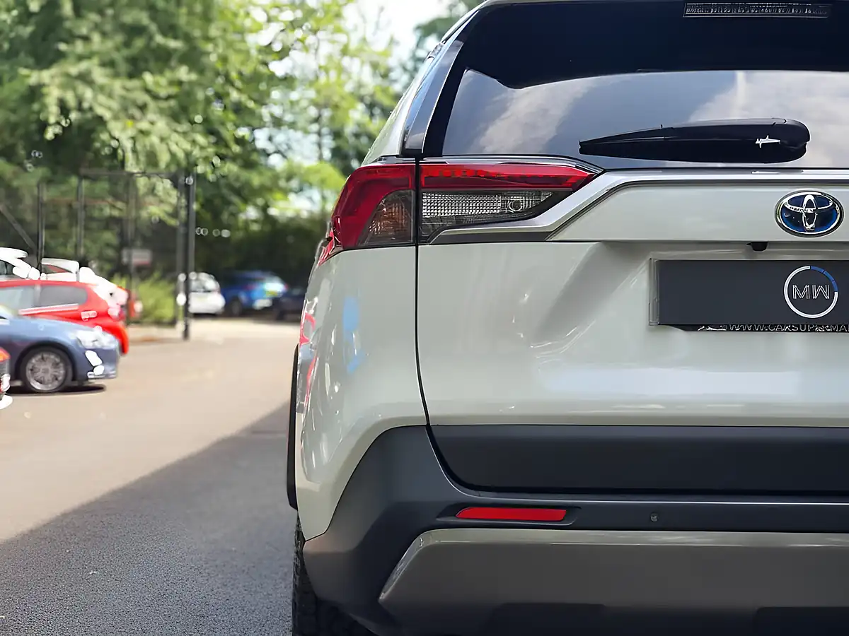 Used 2019 Toyota Rav4 Design White - Interior and Exterior details 9