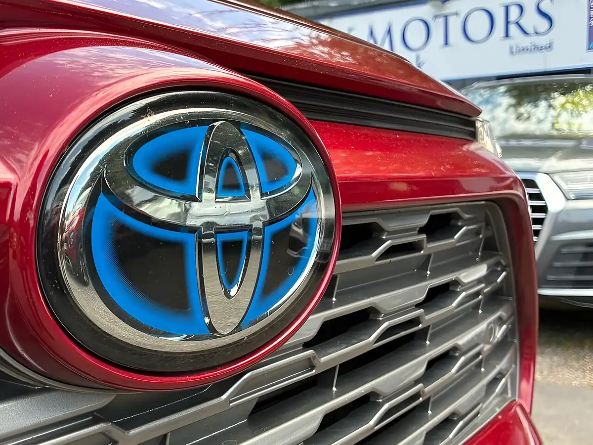 Used 2019 Toyota RAV4 Excel Red - Interior and Exterior details 4