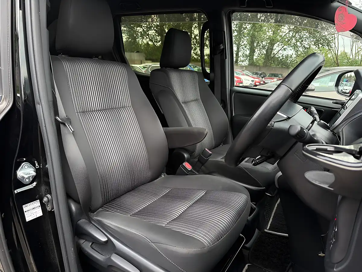 Used 2019 Toyota Voxy MPV Black - Interior and Exterior details 10