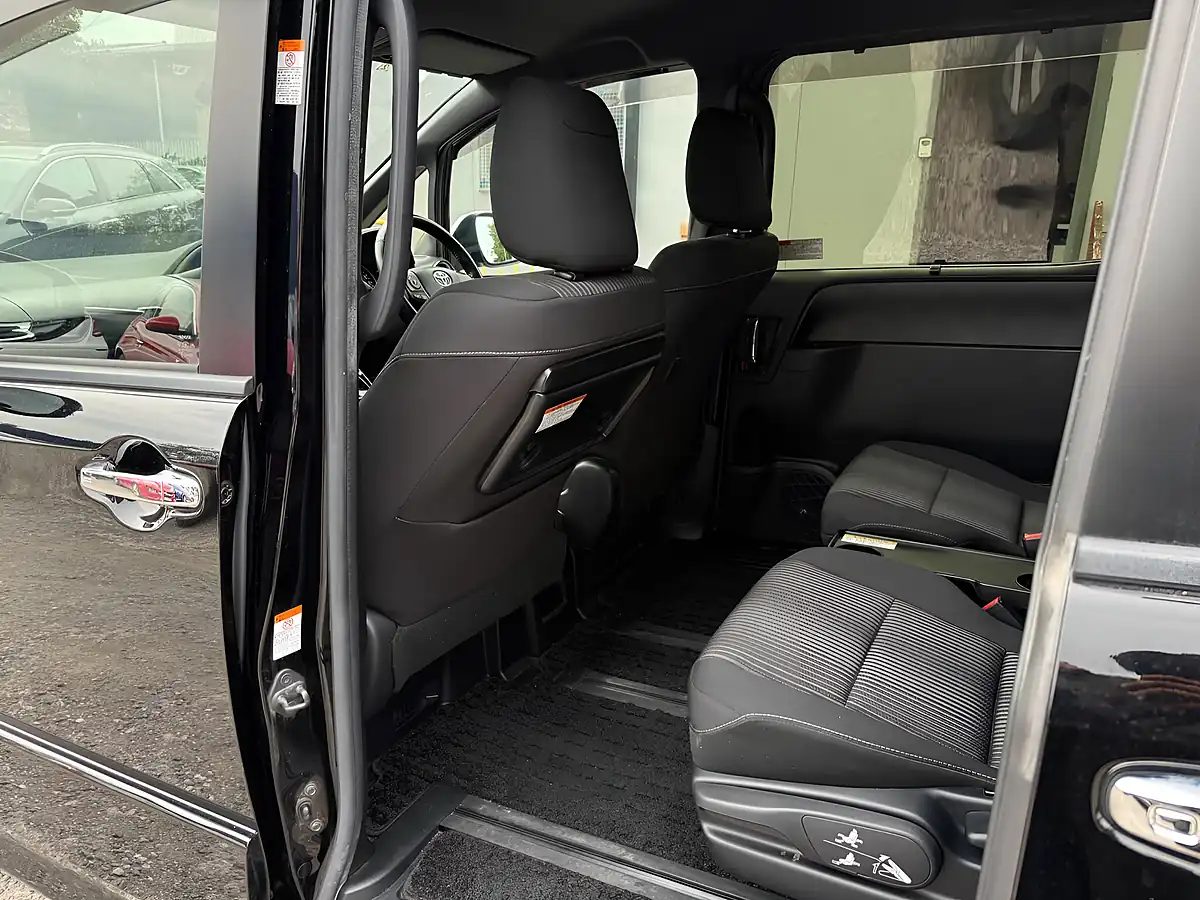 Used 2019 Toyota Voxy MPV Black - Interior and Exterior details 11