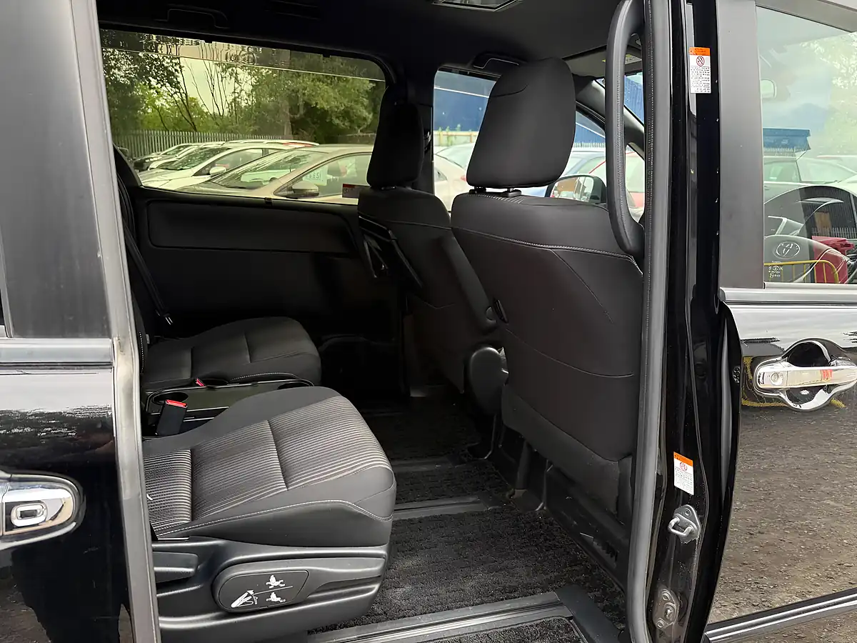 Used 2019 Toyota Voxy MPV Black - Interior and Exterior details 12