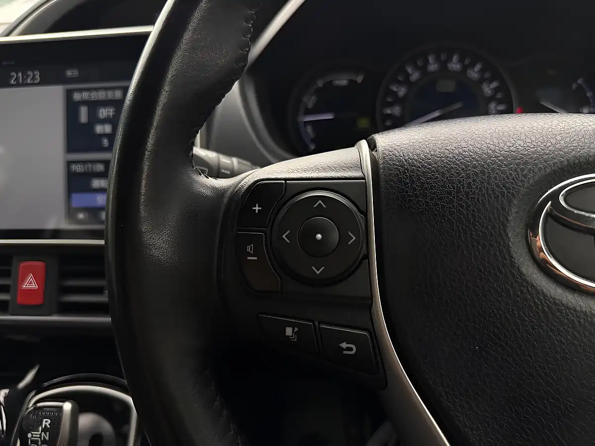 Used 2019 Toyota Voxy MPV Black - Interior and Exterior details 15