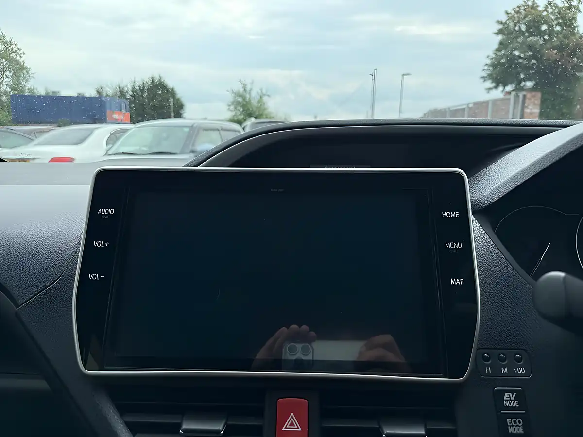 Used 2019 Toyota Voxy MPV Black - Interior and Exterior details 16