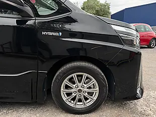 Used 2019 Toyota Voxy MPV Black - Interior and Exterior details 19