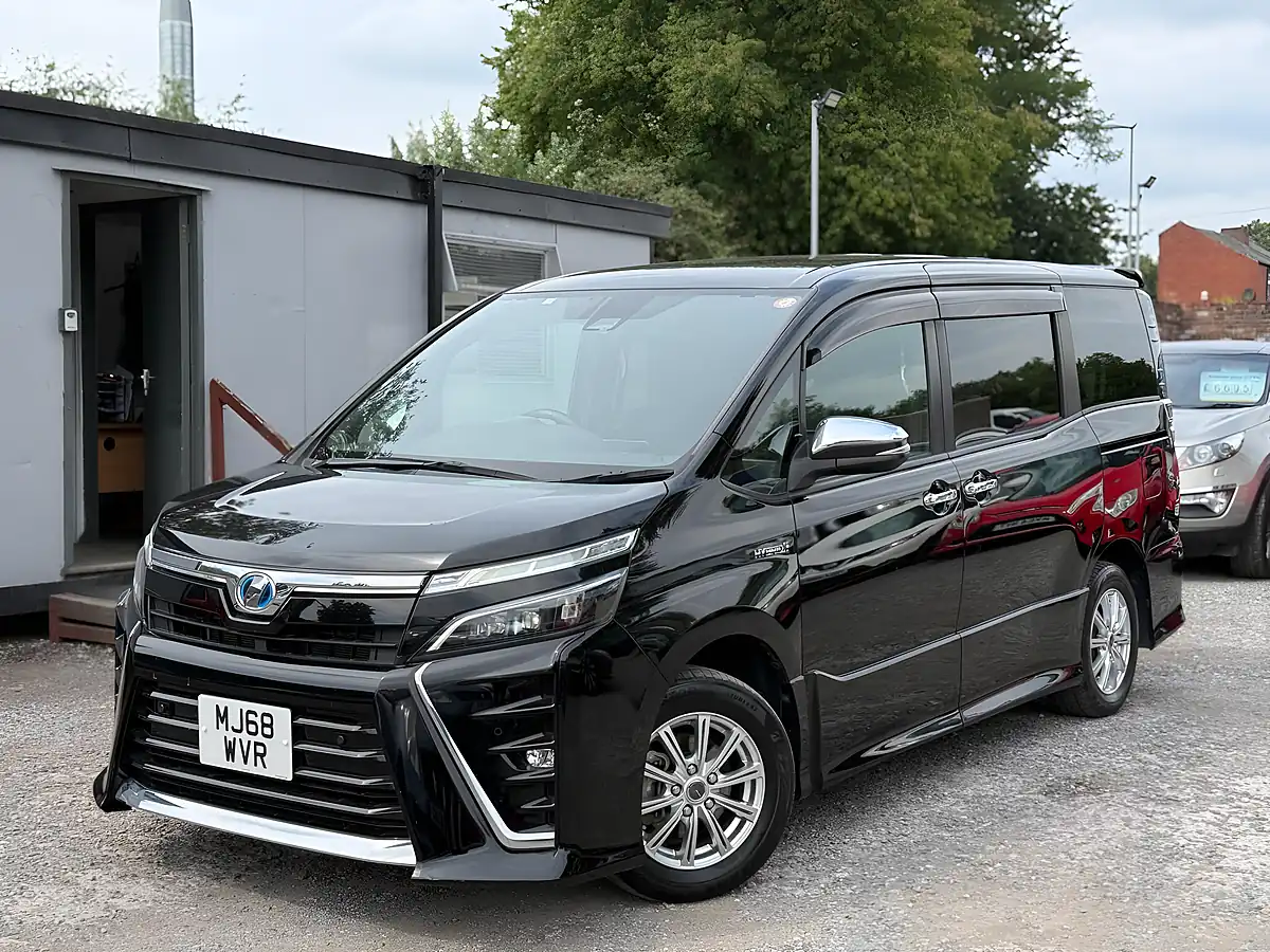 Used 2019 Toyota Voxy MPV Black - Interior and Exterior details 3