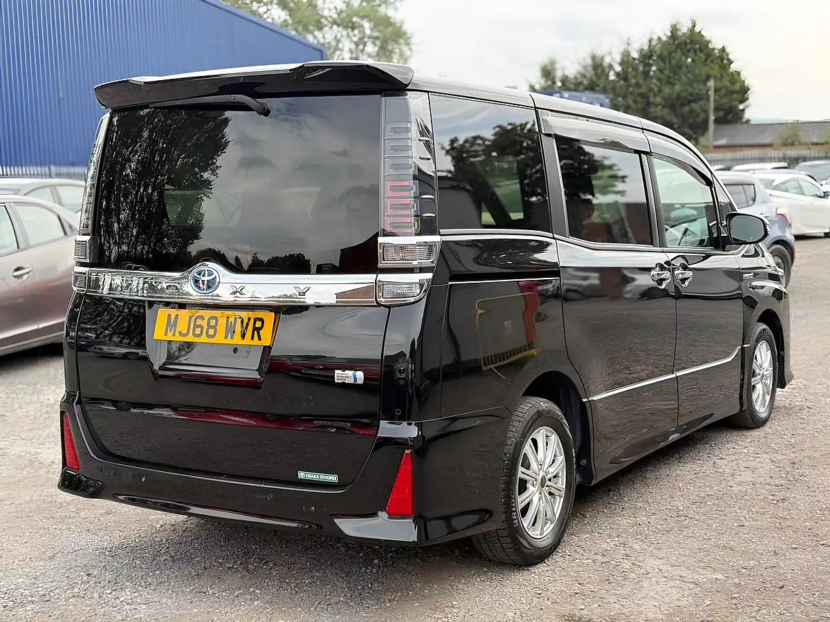 Used 2019 Toyota Voxy MPV Black - Interior and Exterior details 8