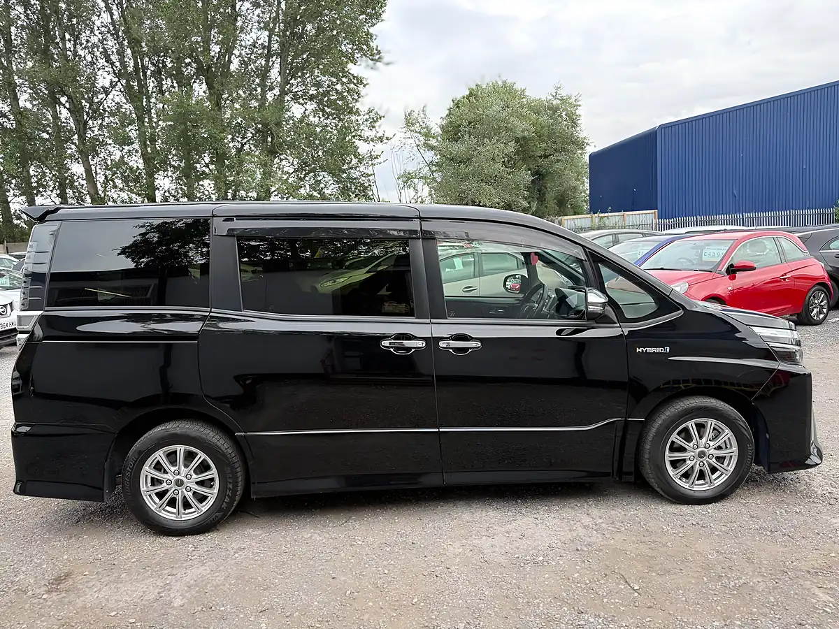 Used 2019 Toyota Voxy MPV Black - Interior and Exterior details 9