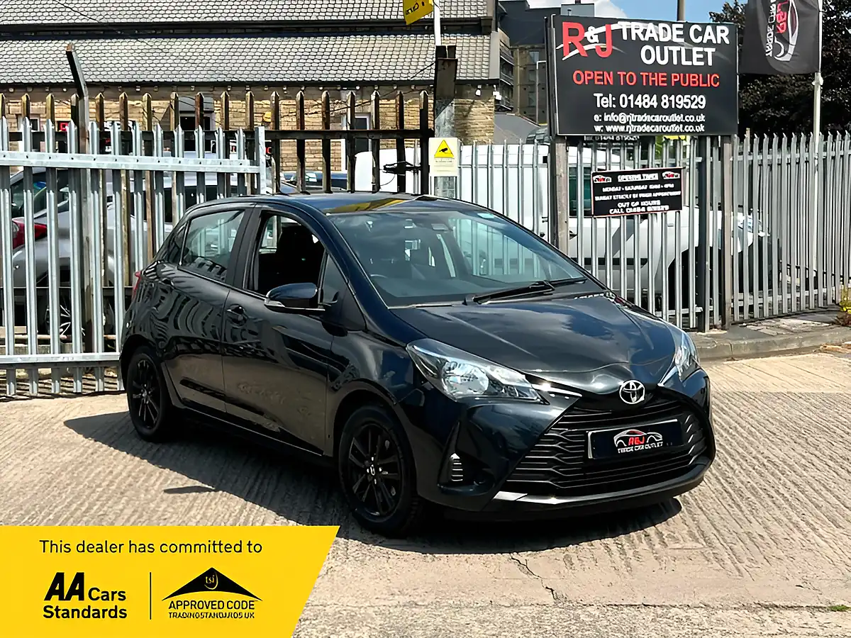 Used 2019 Toyota Yaris Active Black - Front View