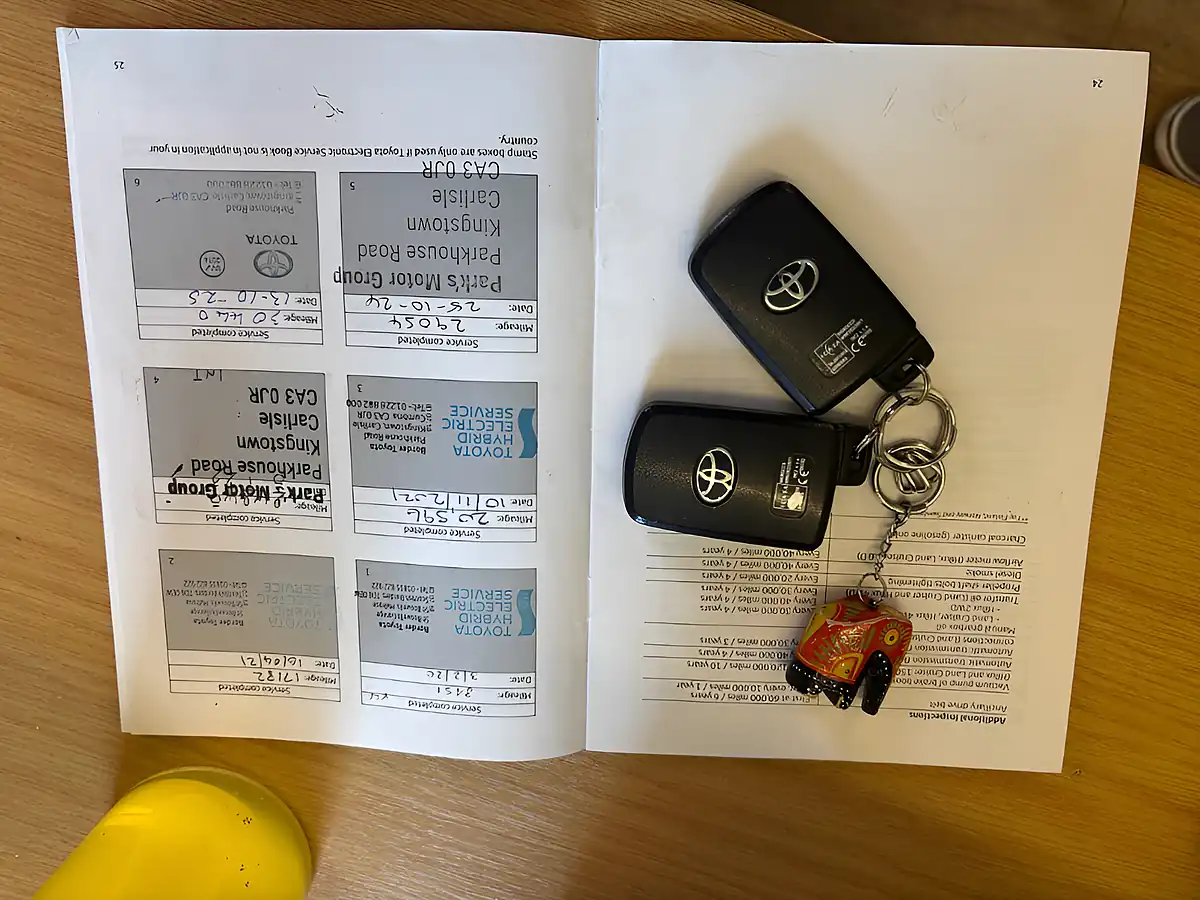 Used 2019 Toyota Yaris Grey - Interior and Exterior details 14