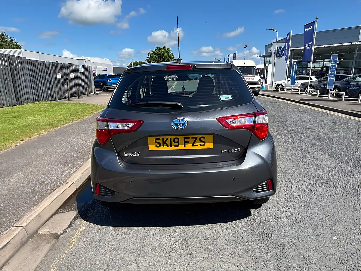 Used 2019 Toyota Yaris Grey - Interior and Exterior details 7