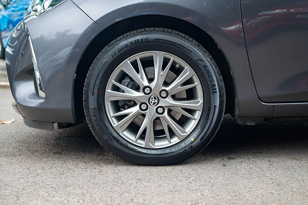 Used 2019 Toyota Yaris Icon Decuma Grey - Interior and Exterior details 11