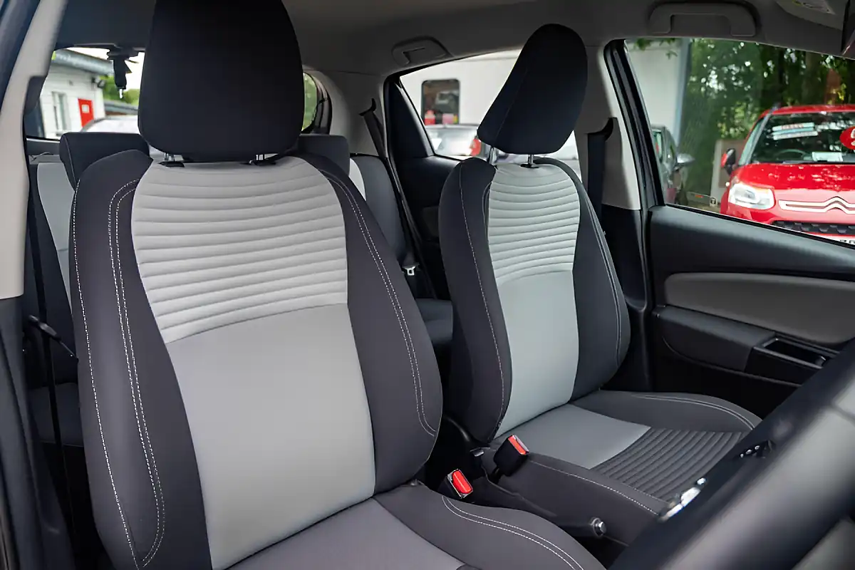 Used 2019 Toyota Yaris Icon Decuma Grey - Interior and Exterior details 15