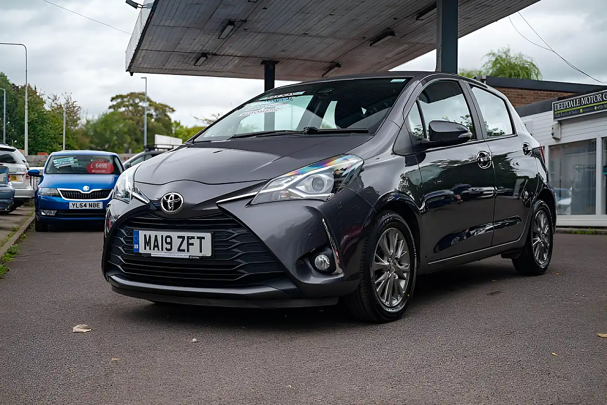 Used 2019 Toyota Yaris Icon Decuma Grey - Interior and Exterior details 3