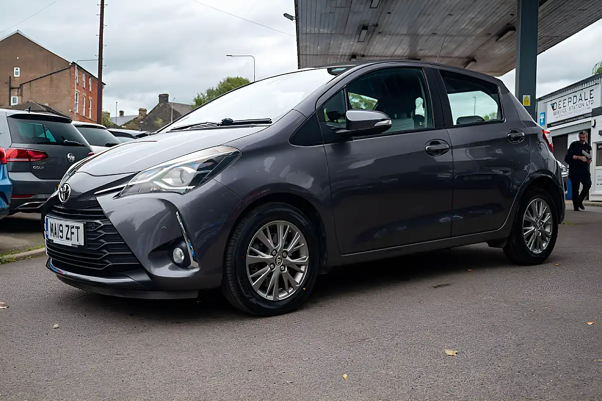 Used 2019 Toyota Yaris Icon Decuma Grey - Interior and Exterior details 4
