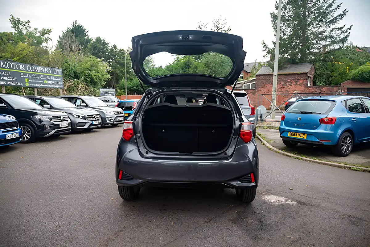 Used 2019 Toyota Yaris Icon Decuma Grey - Interior and Exterior details 9