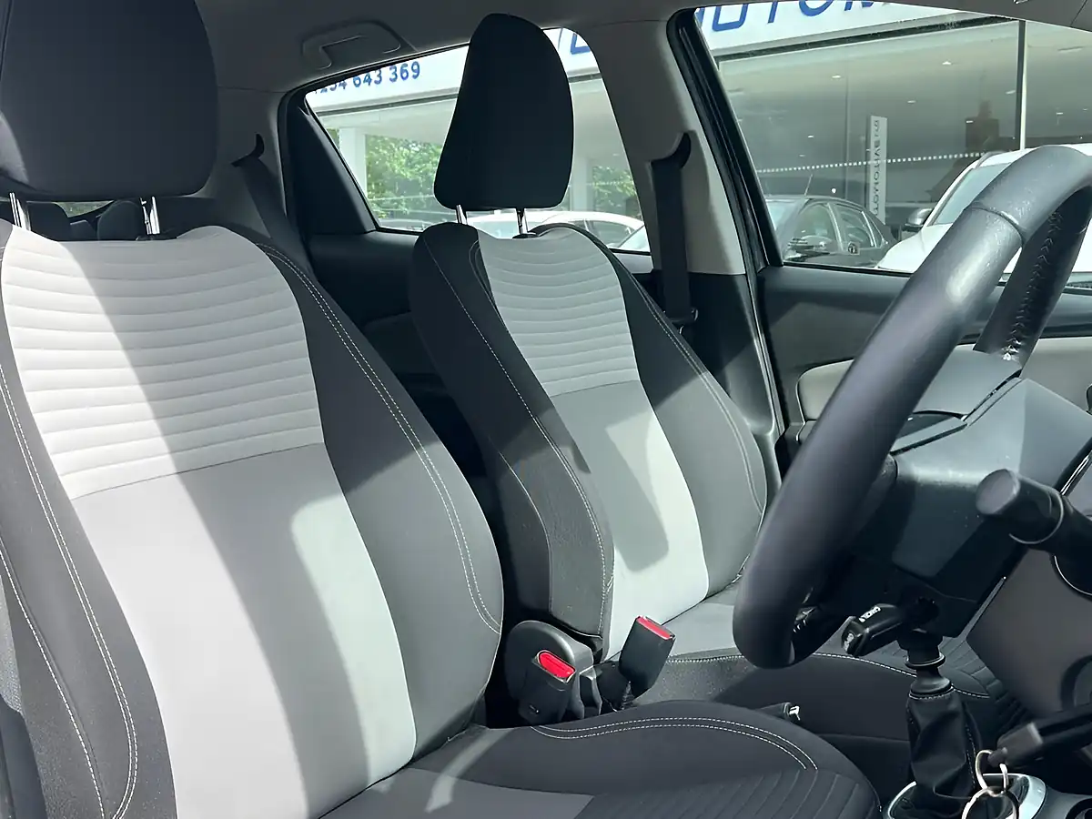 Used 2019 Toyota Yaris Icon Tech Eclipse Black - Interior and Exterior details 17