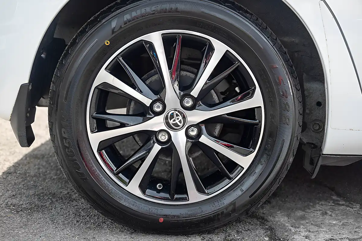 Used 2019 Toyota Yaris Icon Tech Glacier White - Interior and Exterior details 10
