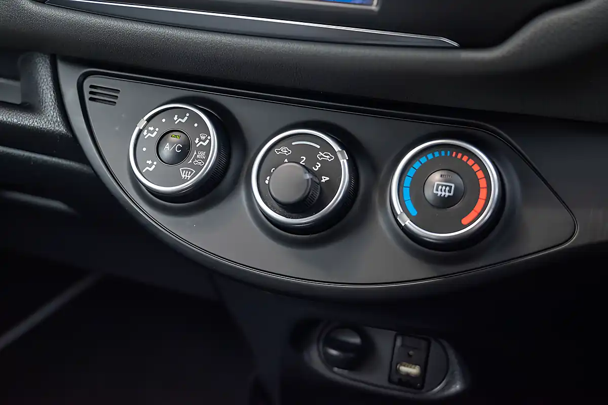 Used 2019 Toyota Yaris Icon Tech Glacier White - Interior and Exterior details 16