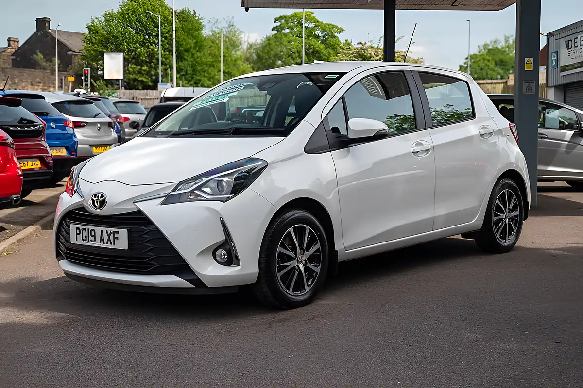 Used 2019 Toyota Yaris Icon Tech Glacier White - Interior and Exterior details 4