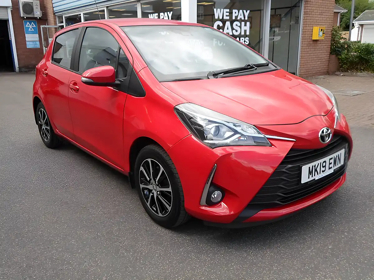 Used 2019 Toyota Yaris Icon Tech Red - Front View