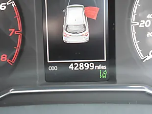 Used 2019 Toyota Yaris Icon Tech Red - Interior and Exterior details 7