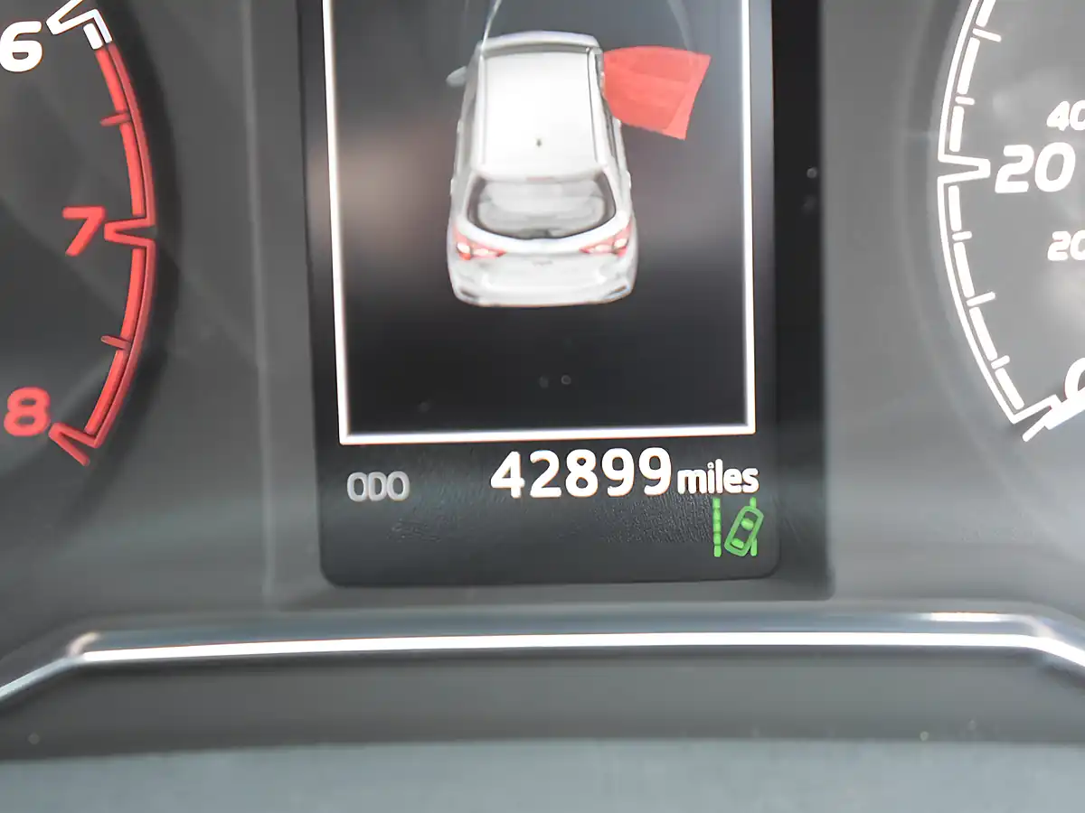 Used 2019 Toyota Yaris Icon Tech Red - Interior and Exterior details 7