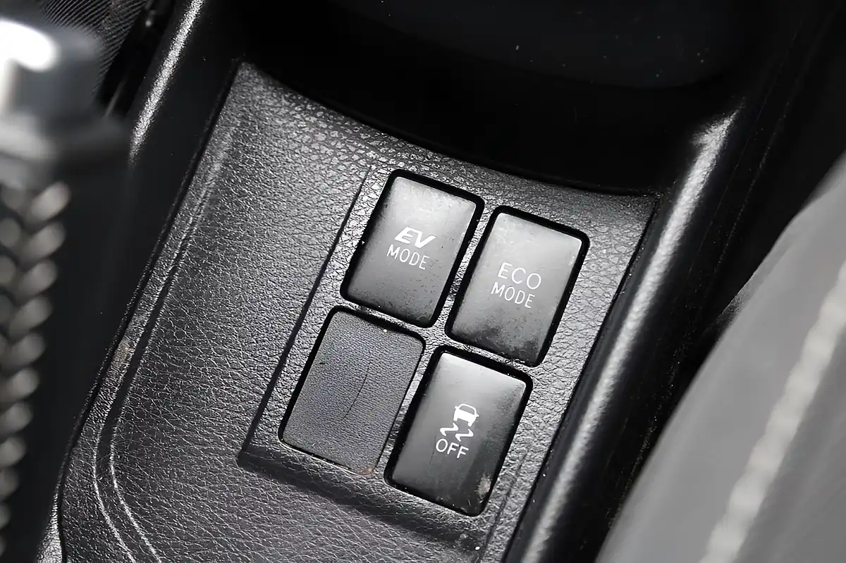 Used 2019 Toyota Yaris Icon Tech Silver - Interior and Exterior details 20