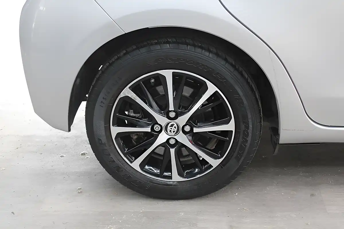 Used 2019 Toyota Yaris Icon Tech Silver - Interior and Exterior details 6