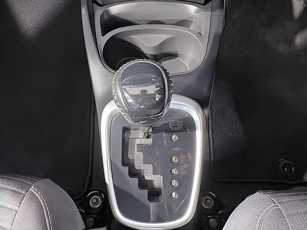 Used 2019 Toyota Yaris Icon Tech White - Interior and Exterior details 12