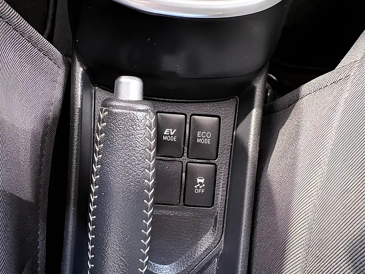 Used 2019 Toyota Yaris Icon Tech White - Interior and Exterior details 19