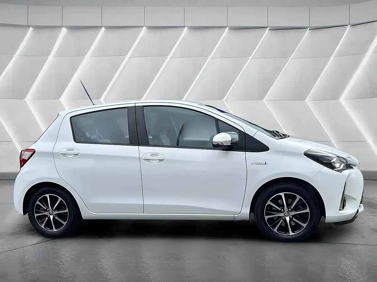 Used 2019 Toyota Yaris Icon Tech White - Interior and Exterior details 4