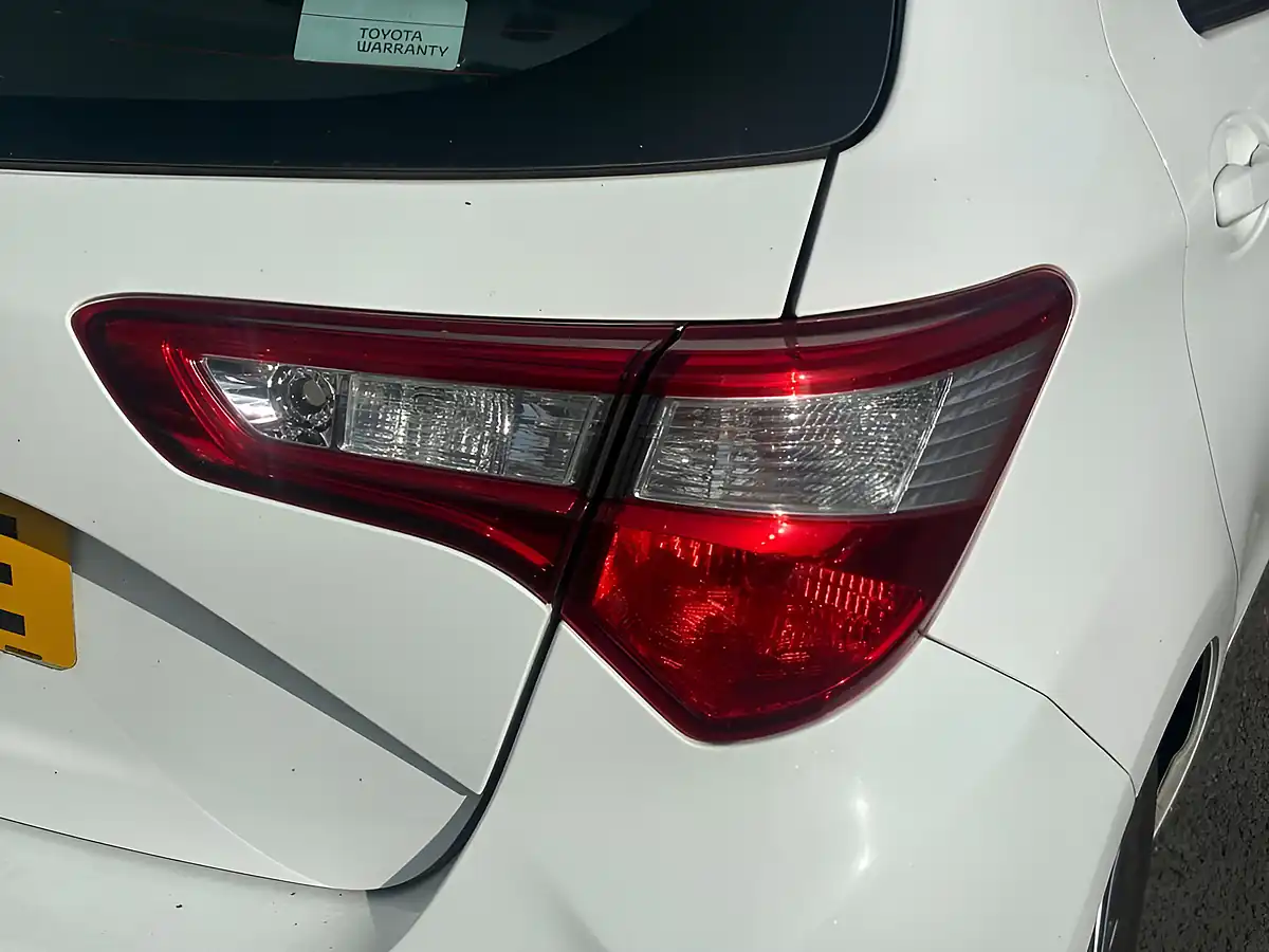 Used 2019 Toyota Yaris Icon White - Interior and Exterior details 17