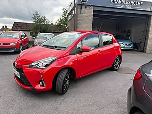 Used 2019 Toyota Yaris Red - Interior and Exterior details 2