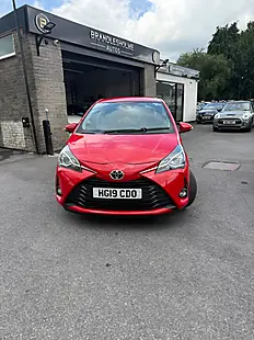 Used 2019 Toyota Yaris Red - Interior and Exterior details 3