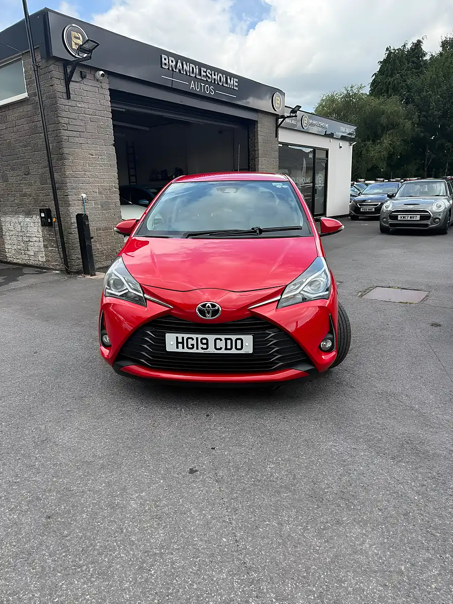Used 2019 Toyota Yaris Red - Interior and Exterior details 3