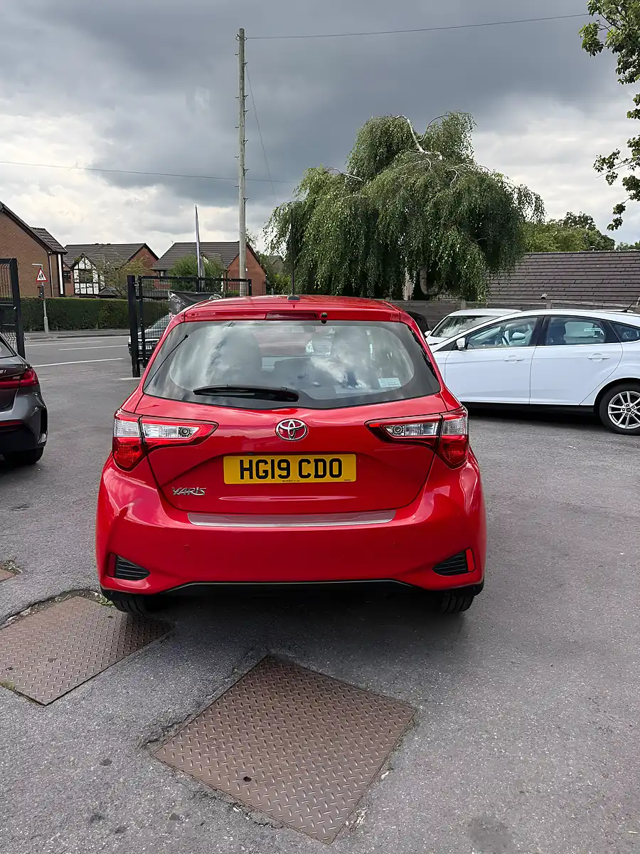 Used 2019 Toyota Yaris Red - Interior and Exterior details 4