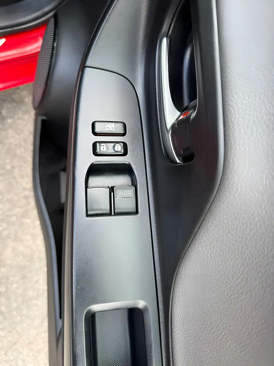 Used 2019 Toyota Yaris Red - Interior and Exterior details 8